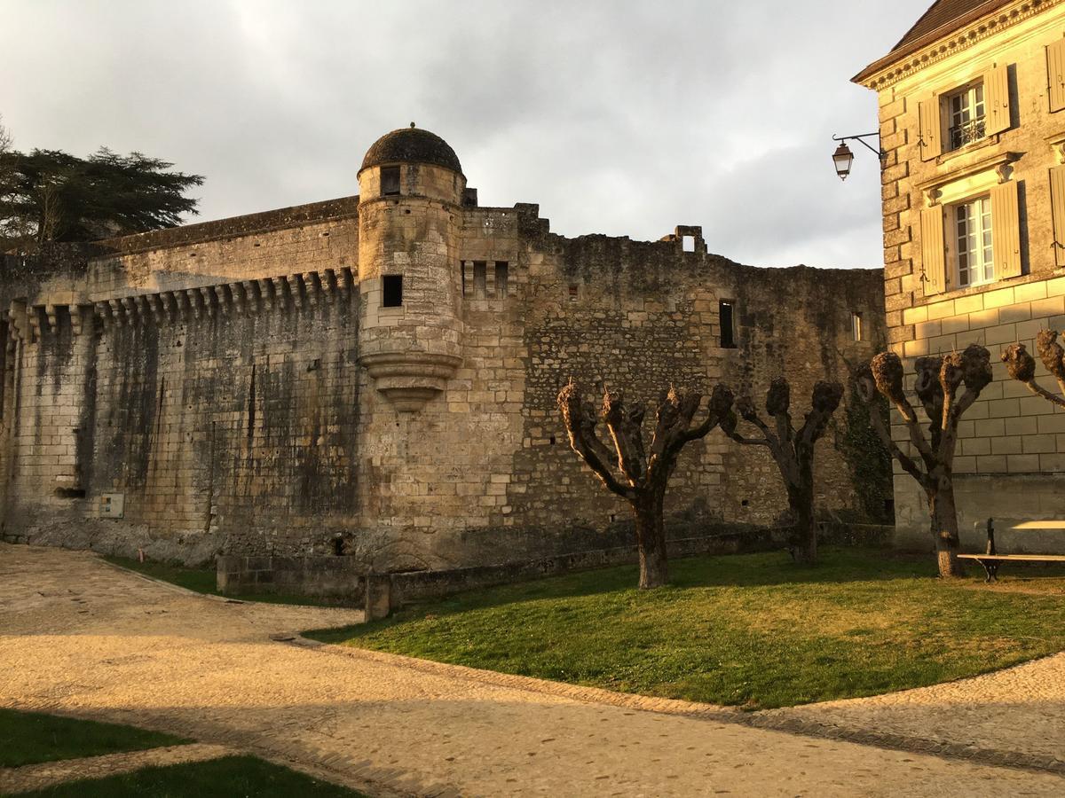 Au Pied Du Chateau Bourdeilles Exterior photo